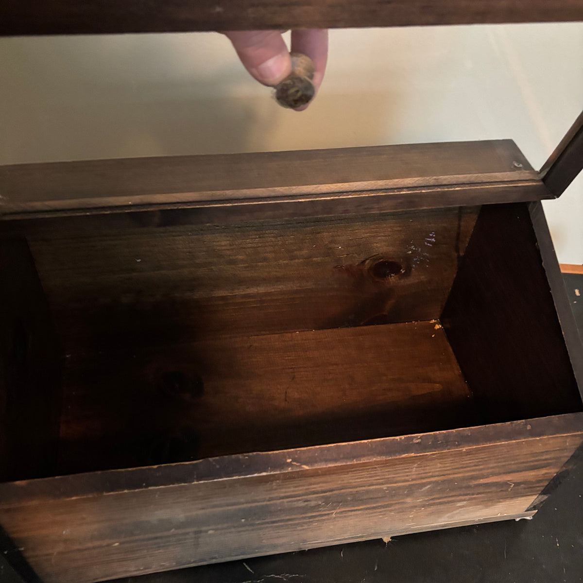 D185 Vintage Grouping (display box and folding card table)