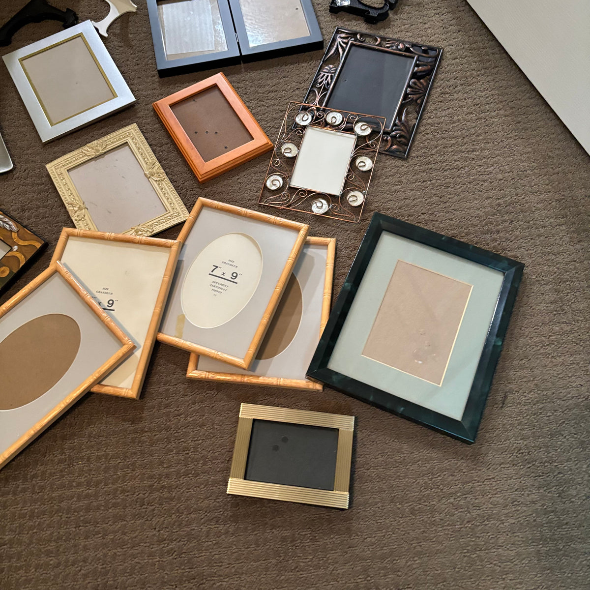 D186 Picture Frame Grouping