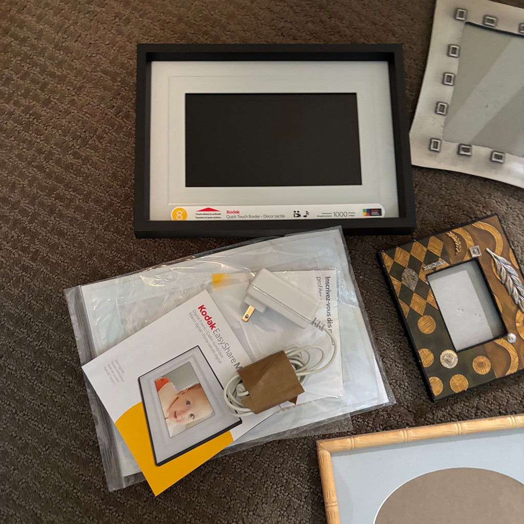 D186 Picture Frame Grouping