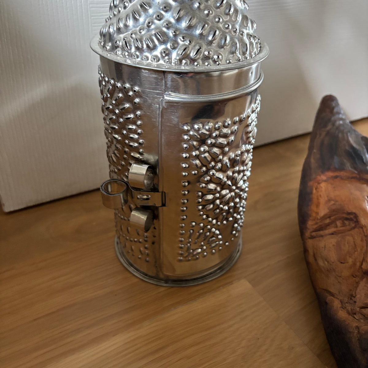 D191 Wooden mask and lantern grouping