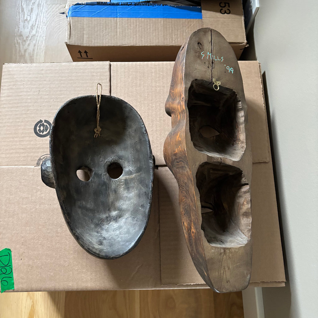D192 Set of 2 wooden African masks
