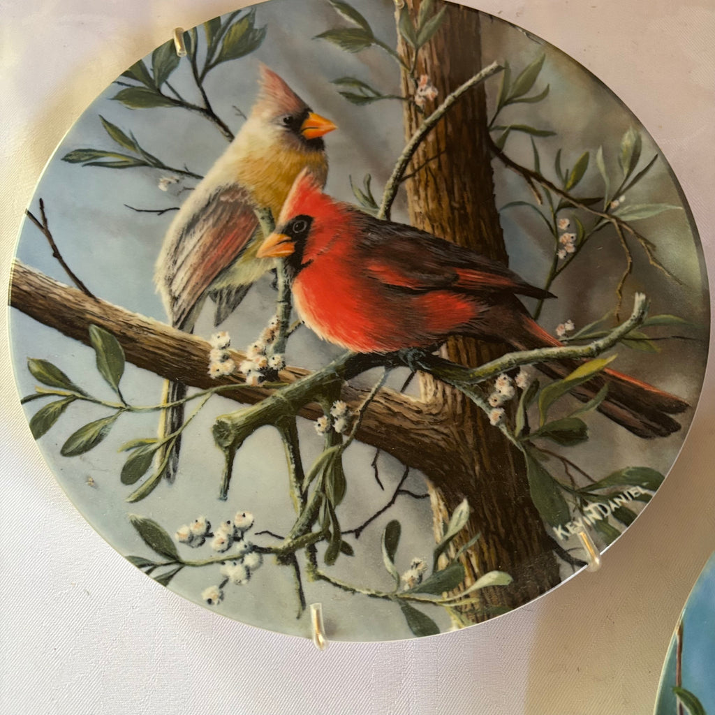 E150 3 Vintage collector plates