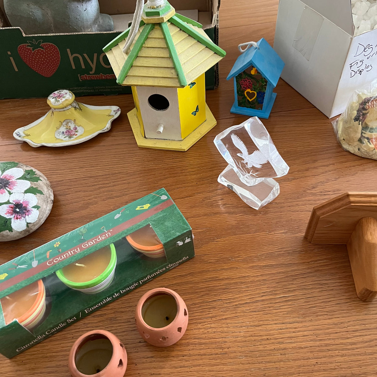 B330 Home decor grouping (vintage porcelain ink well and more)