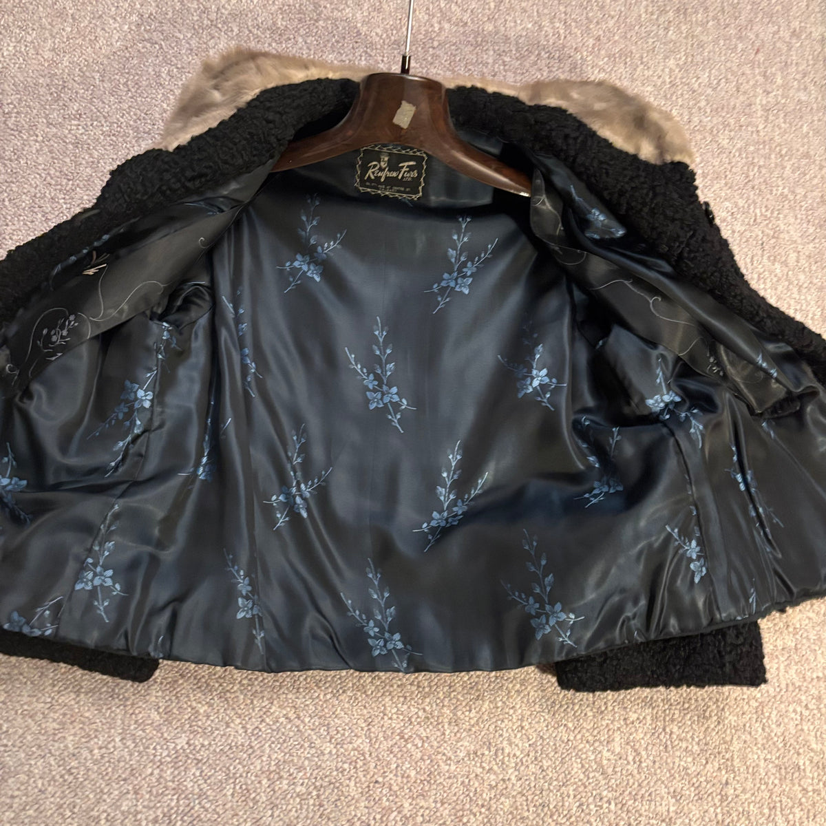 K401 3 Vintage Ladies Coats