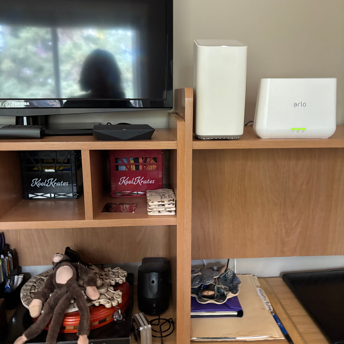 D189 Simple Home Office Desk with 2 Small Upper Organizer’s (contents not included)