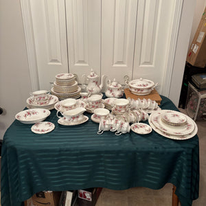 98 Piece Royal Albert Lavender Rose China (in excellent condition) - B222