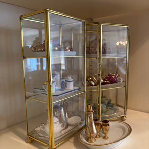 VINTAGE MINI TEACUPS WITH 2 DISPLAY CASES - P257