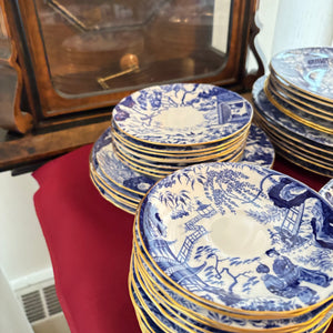 157 PIECE VINTAGE ROYAL CROWN DERBY BLUE MIKADO CHINA (IN EXCELLENT CONDITION) - P104