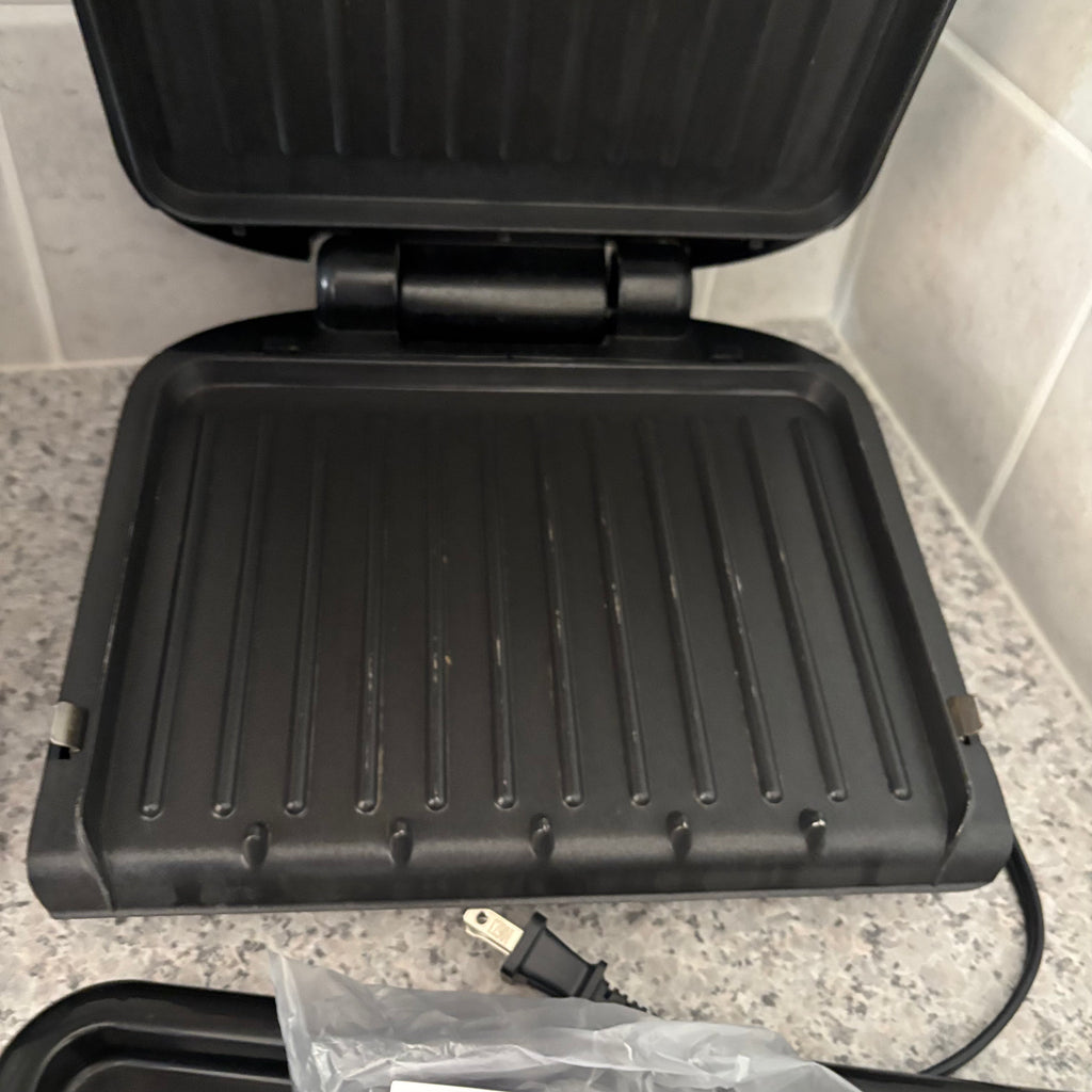 E882 Kitchen grouping (George foreman grill and more)