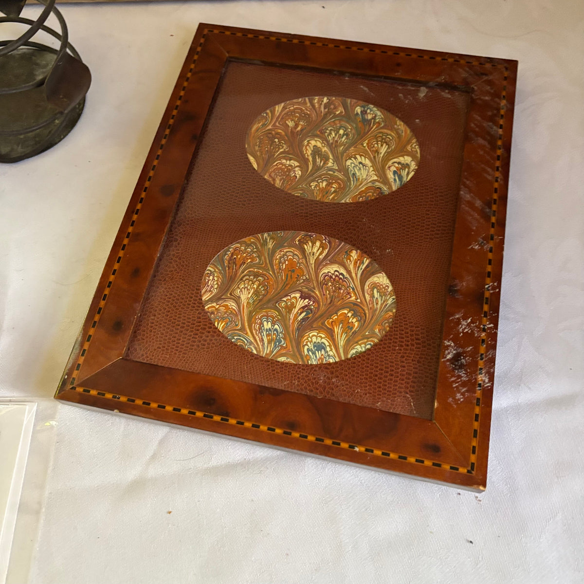 E156 Decor grouping (armadillo wine bottle holder and more)