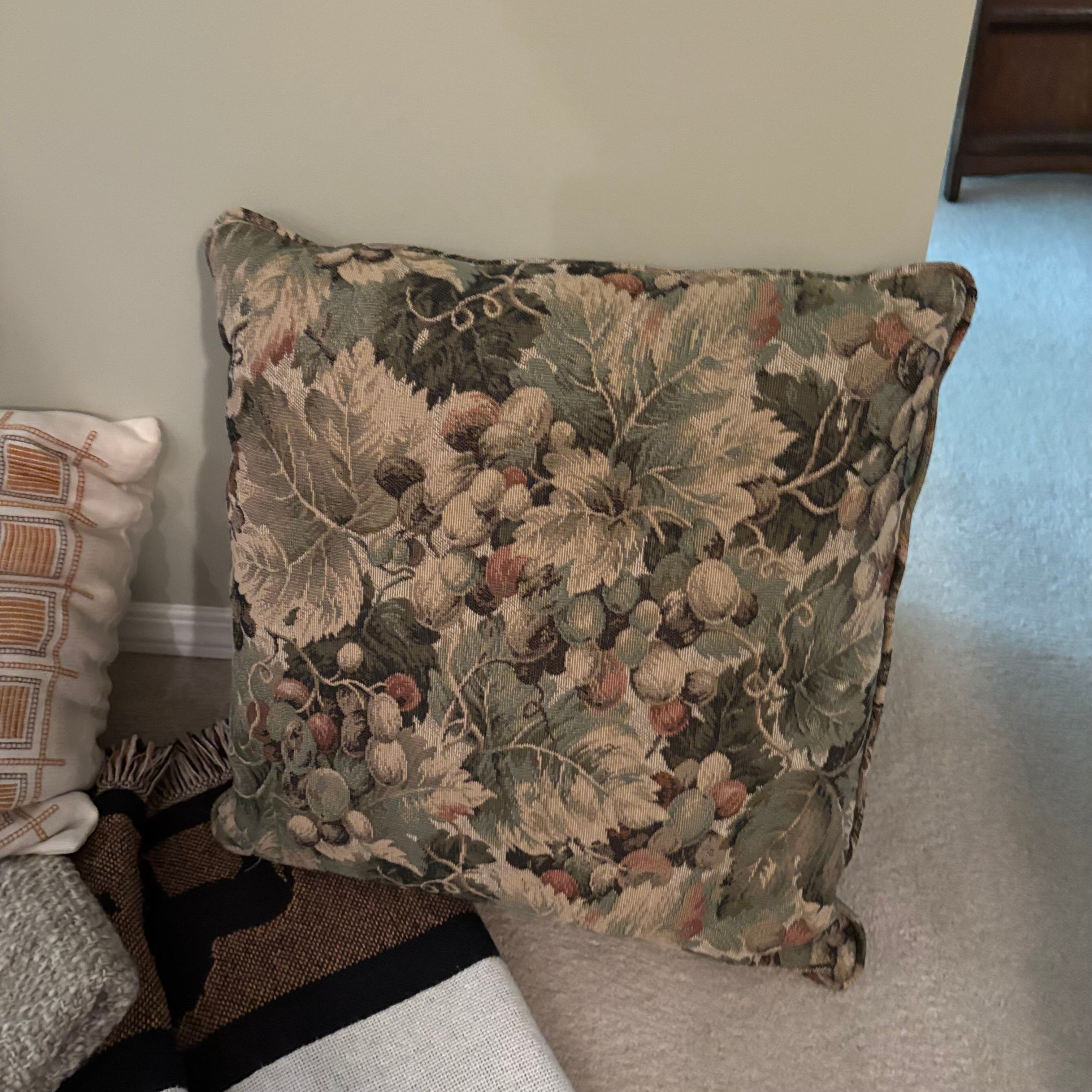 E846B Safari themed throw cushions and more