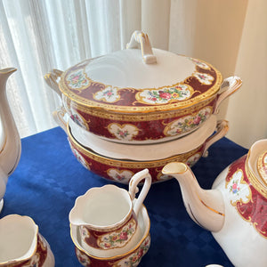 127 PIECE ROYAL ALBERT LADY HAMILTON CHINA GROUPING (IN EXCELLENT CONDITION) - P105