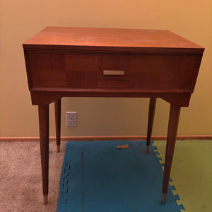 Atomic Singer Sewing Machine in Solid Wood Stand - R302