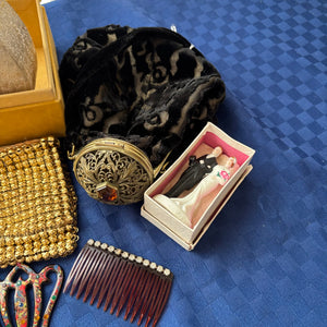 VINTAGE PURSES AND MORE GROUPING - P296