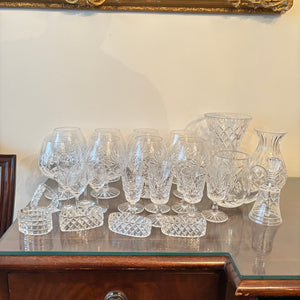 VINTAGE CRYSTAL AND GLASS GROUPING - P108