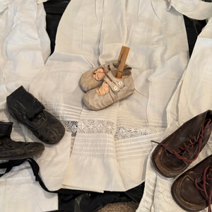 ANTIQUE CHILDREN'S CLOTHING GROUPING - P318