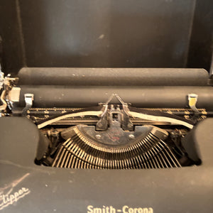 ANTIQUE SMITH CORONA PORTABLE TYPEWRITER - P143