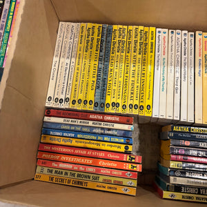 AGATHA CHRISTIE BOOKS GROUPING - P215