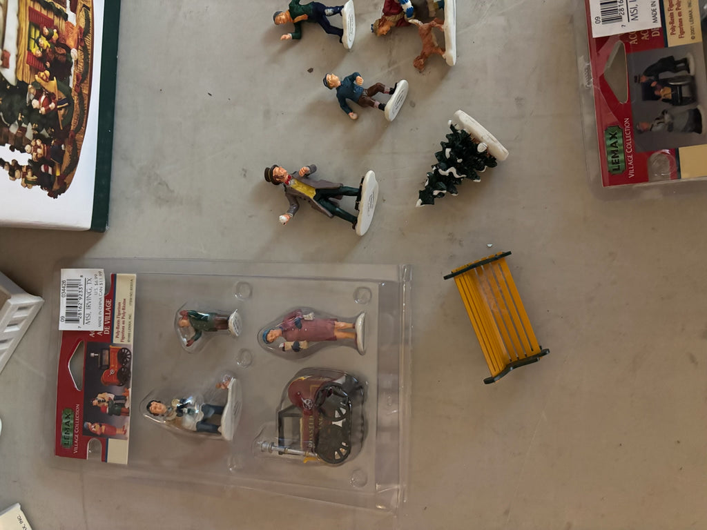 K500B Christmas grouping (villagers and more)