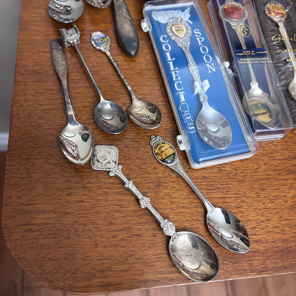K405 Vintage collector spoons grouping