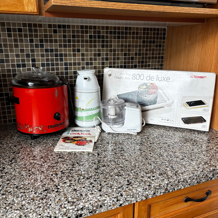 Kitchen Grouping (Red Crock Pot and More) - Z107