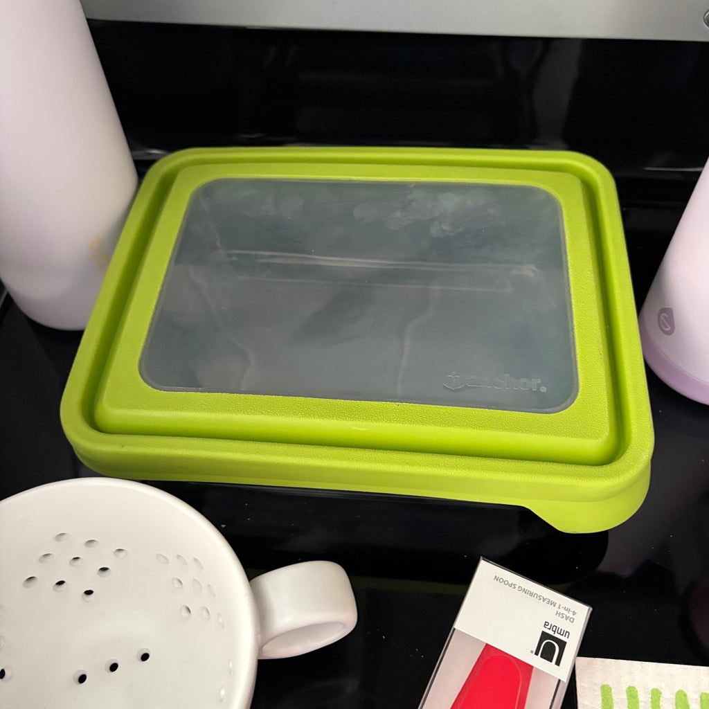 E905 Kitchen grouping (hand mixer and more)