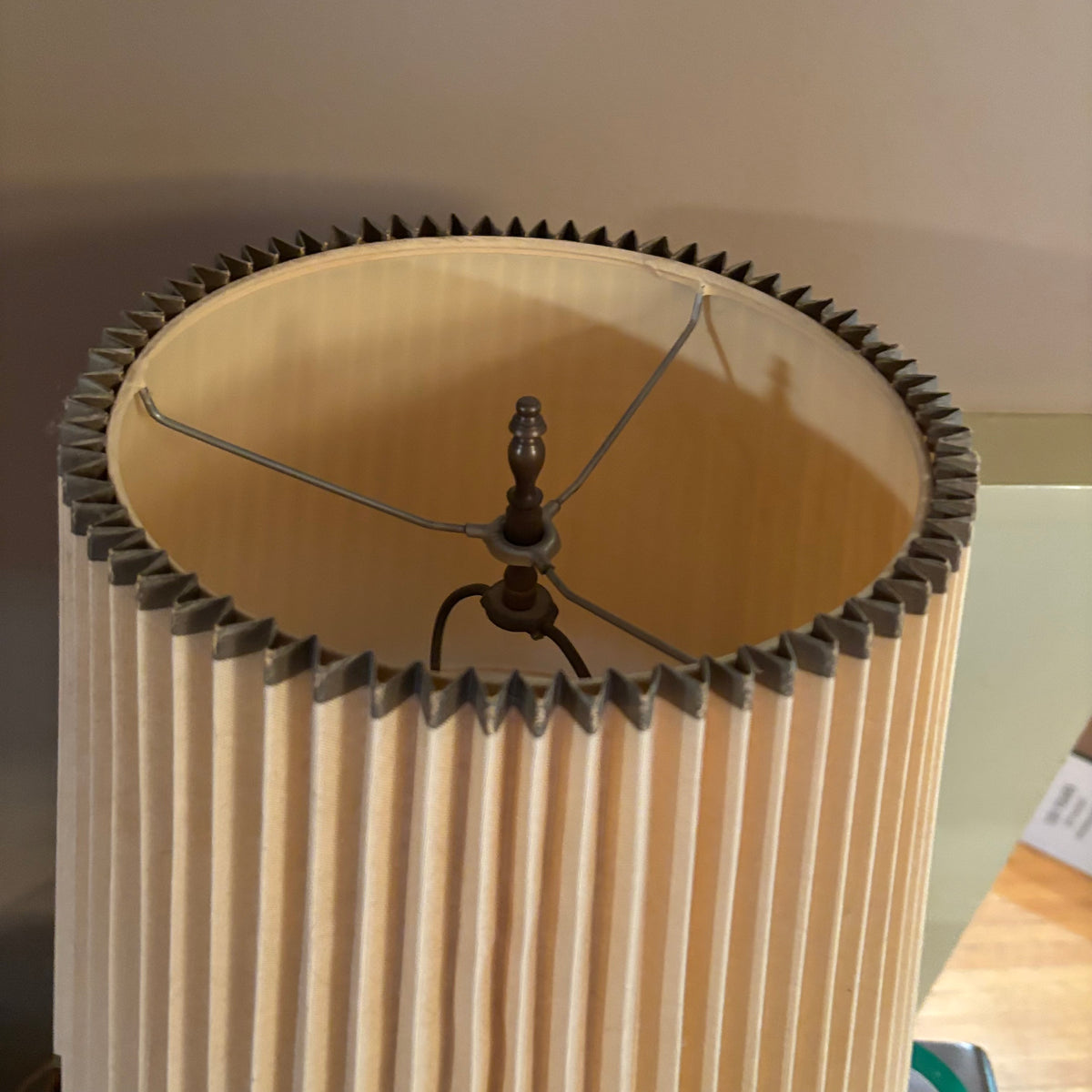 E114 Antique phone table lamp (untested)