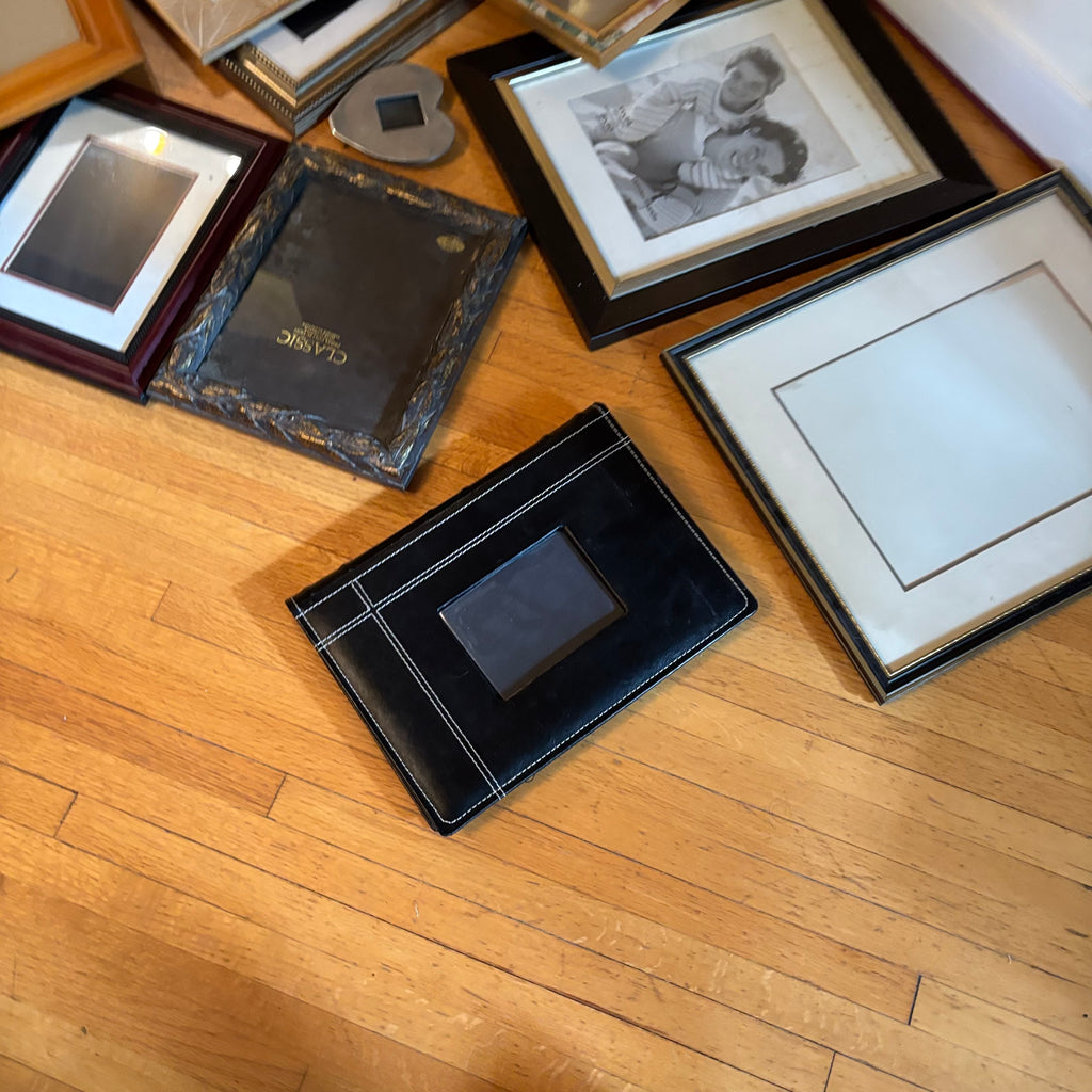 E105 Picture frames grouping