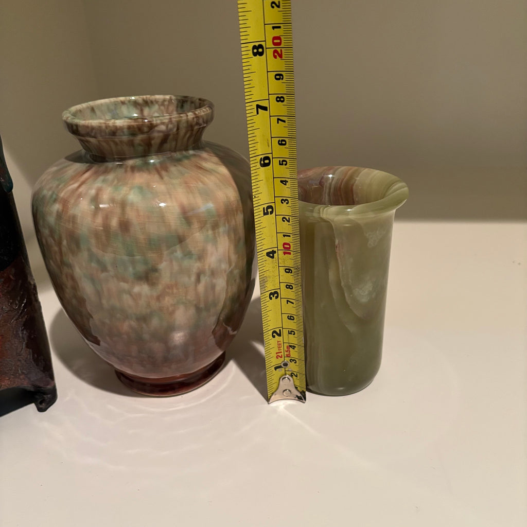 E864 Home decor grouping (stone vases)