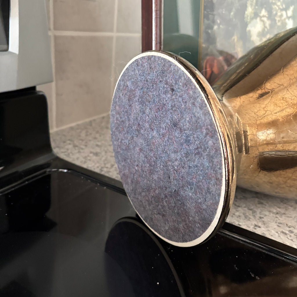 E880 Art and gold painted ceramic vase
