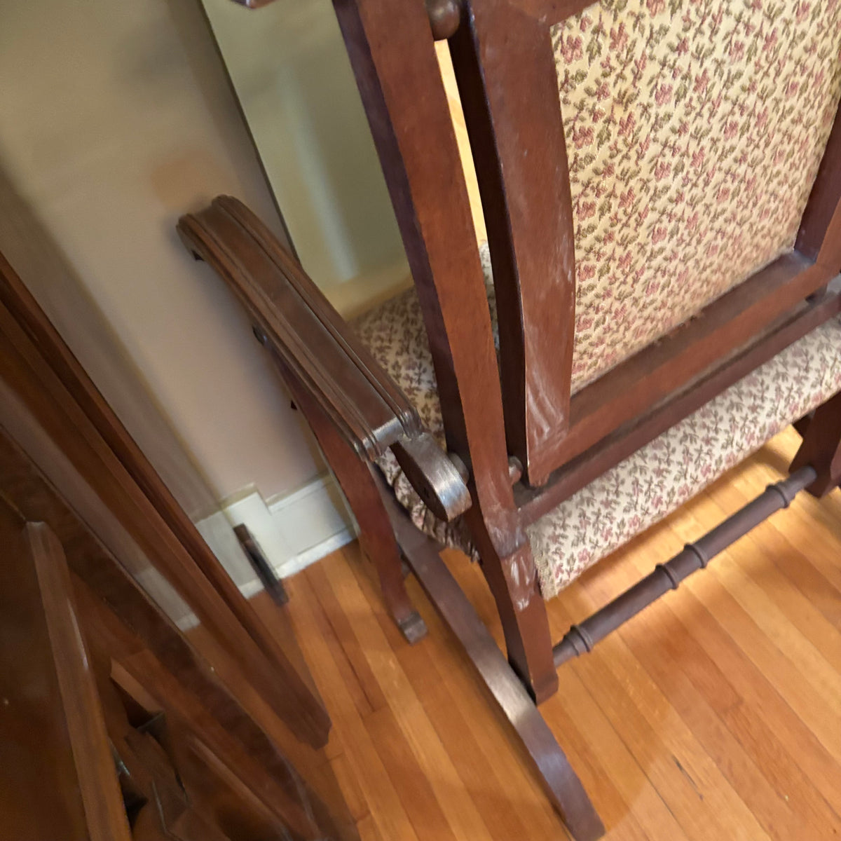 E123 Antique folding rocking chair