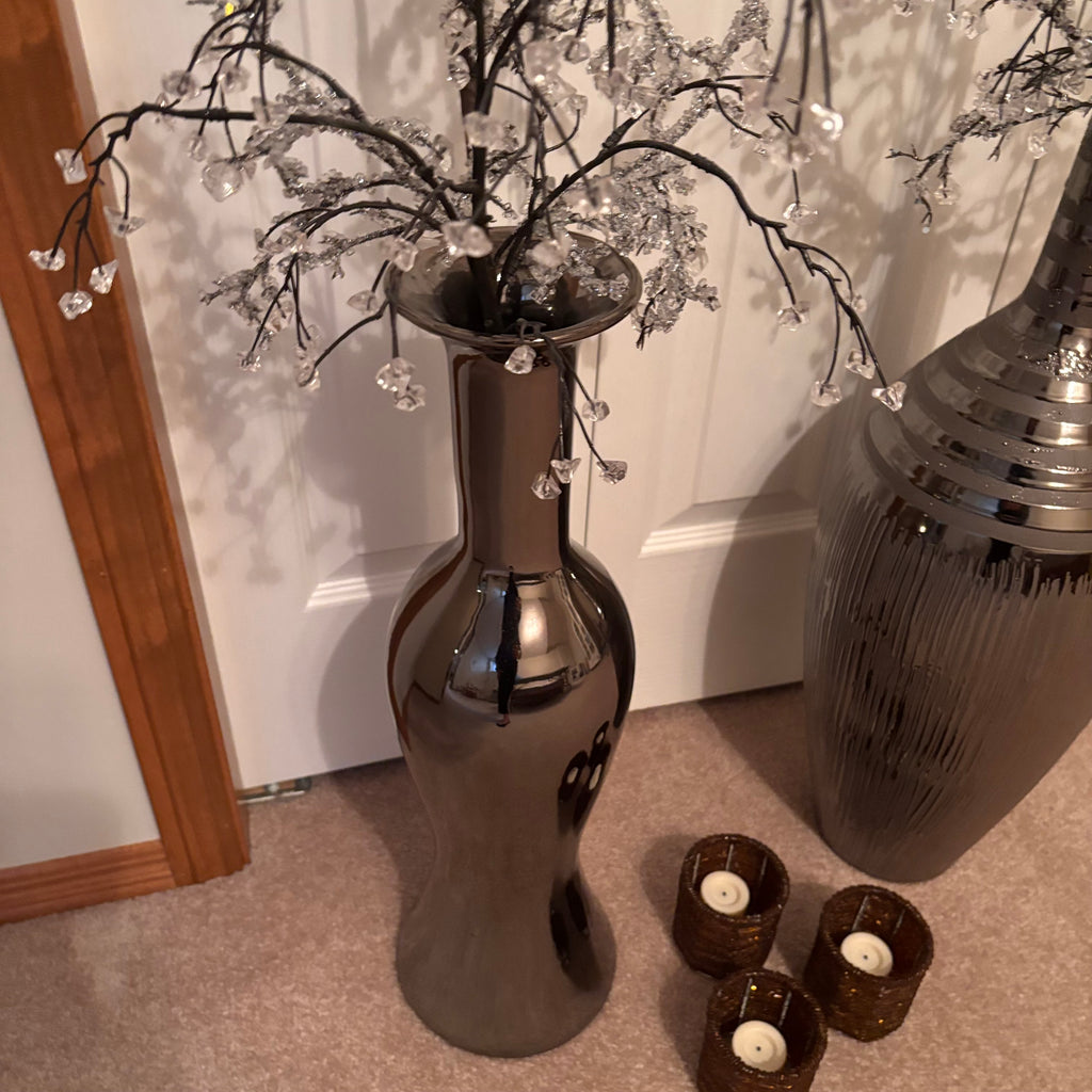 X239 Home decor grouping (dark silver tones)