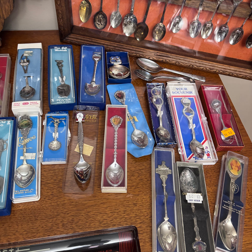 K405 Vintage collector spoons grouping