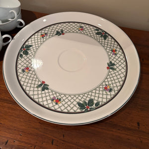 8 Hutschenreuther Sylvia Soup Bowls and Plates with Mikasa Serving Platter - M304