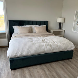 King Size Linens Grouping (2 King Size Comforters, King Size Fitted Sheet and 4 Pillows with Pillow Cases) - G332