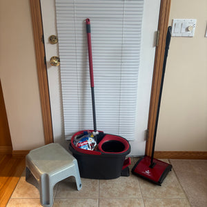 B426 Cleaning grouping (spin mop and more)