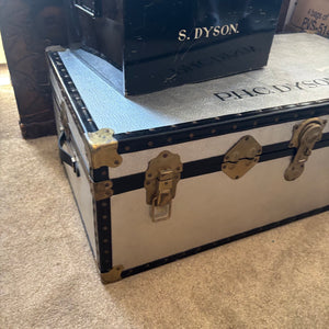 GREAY VINTAGE TRAVEL TRUNK AND METAL MILITARY TRUNK - P253