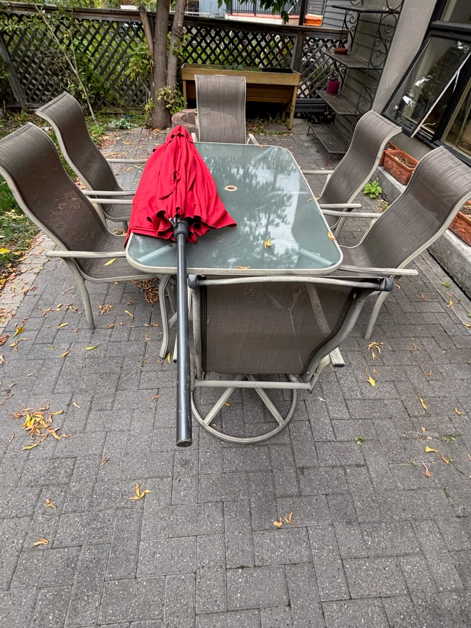E323 Patio table with 6 chairs, red umbrella and umbrella stand