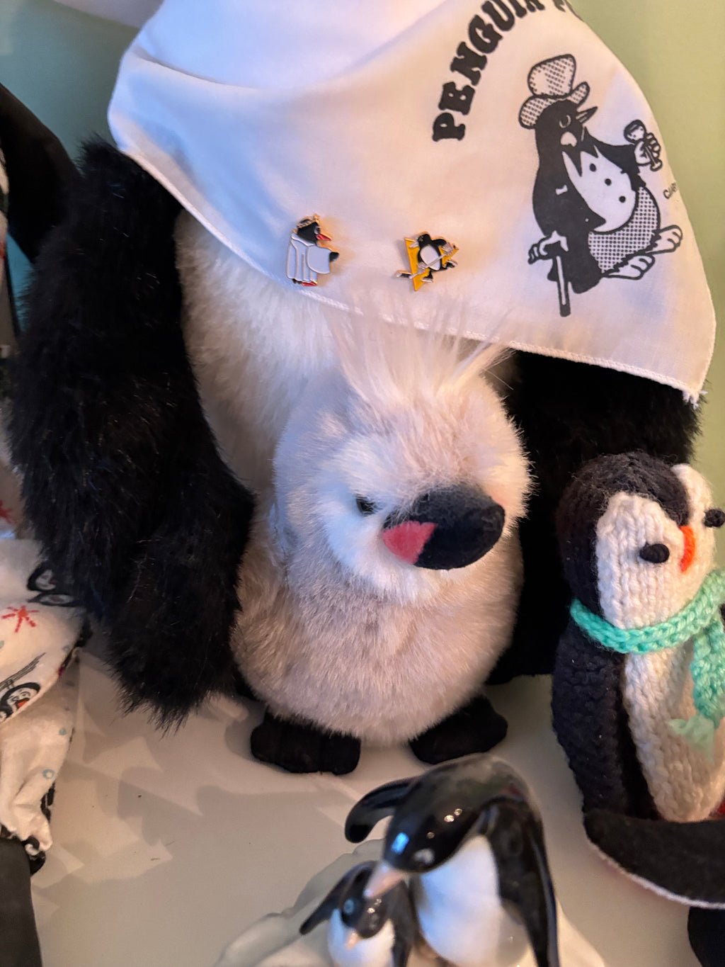 W807 Penguin Grouping (Gund and more)