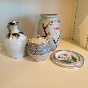 POTTERY GROUPING (8" TALL VASE AND MORE) - P284