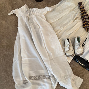 ANTIQUE CHILDREN'S CLOTHING GROUPING - P318