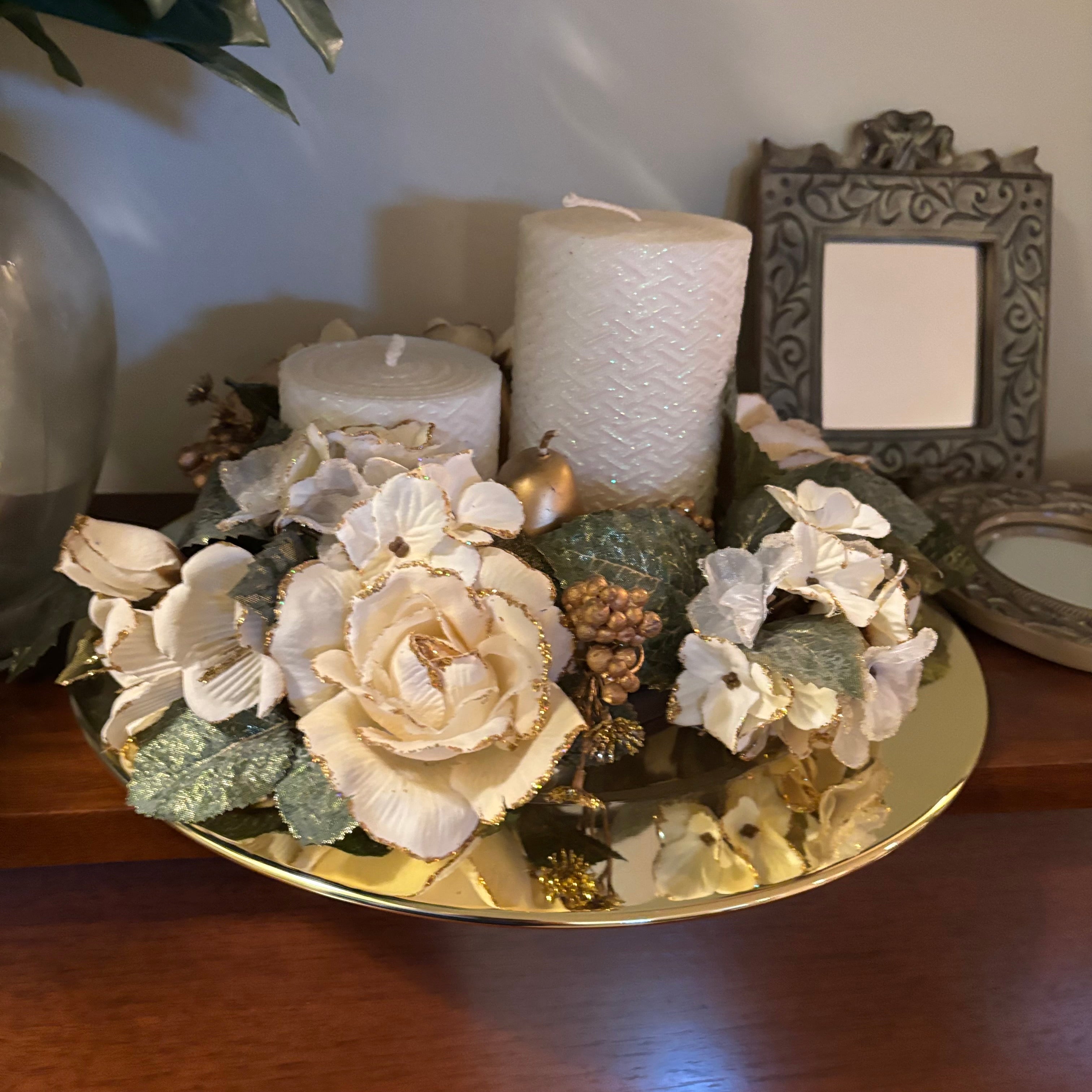 E863 Home decor grouping (faux roses and more)