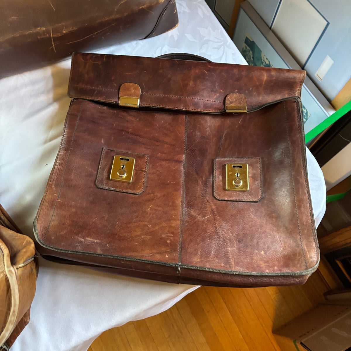 E121 Vintage leather bags grouping