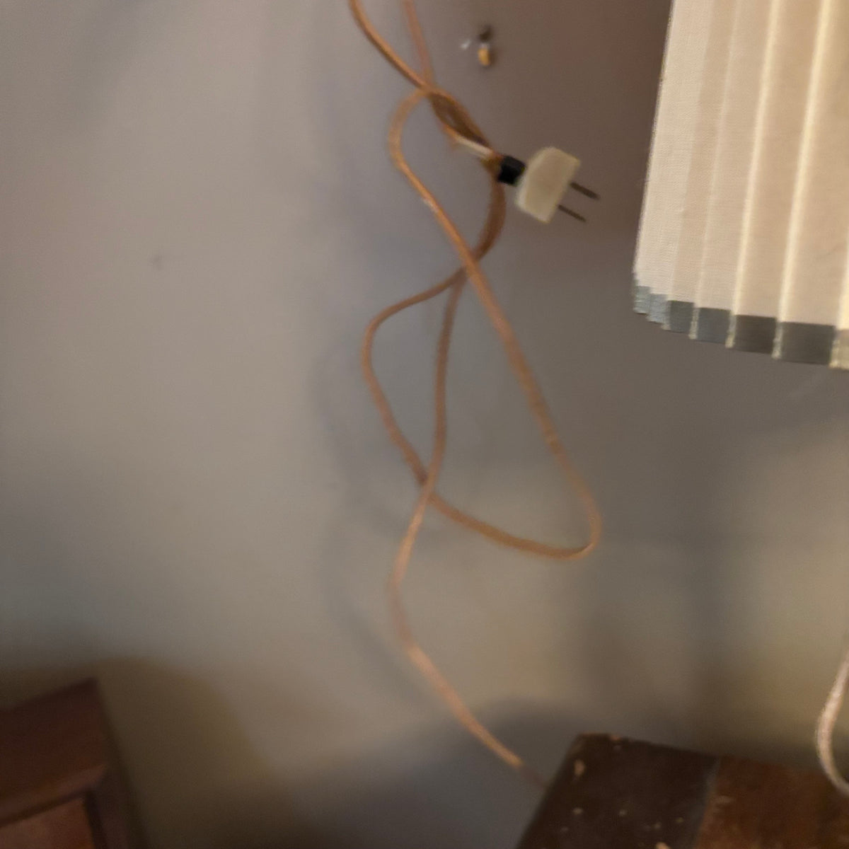E114 Antique phone table lamp (untested)