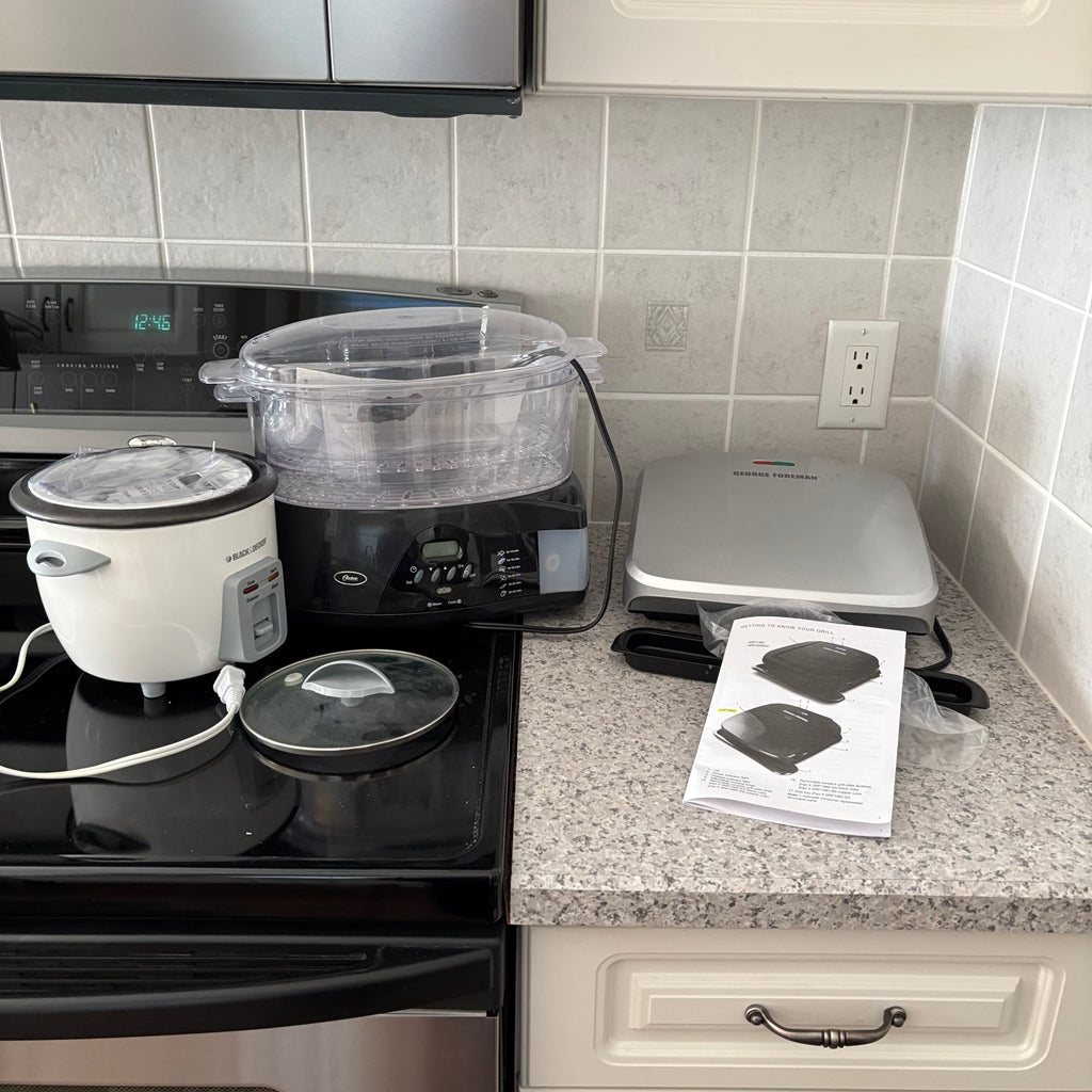 E882 Kitchen grouping (George foreman grill and more)