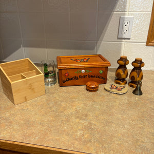 B464 Collectibles Grouping (wooden S&P and more)