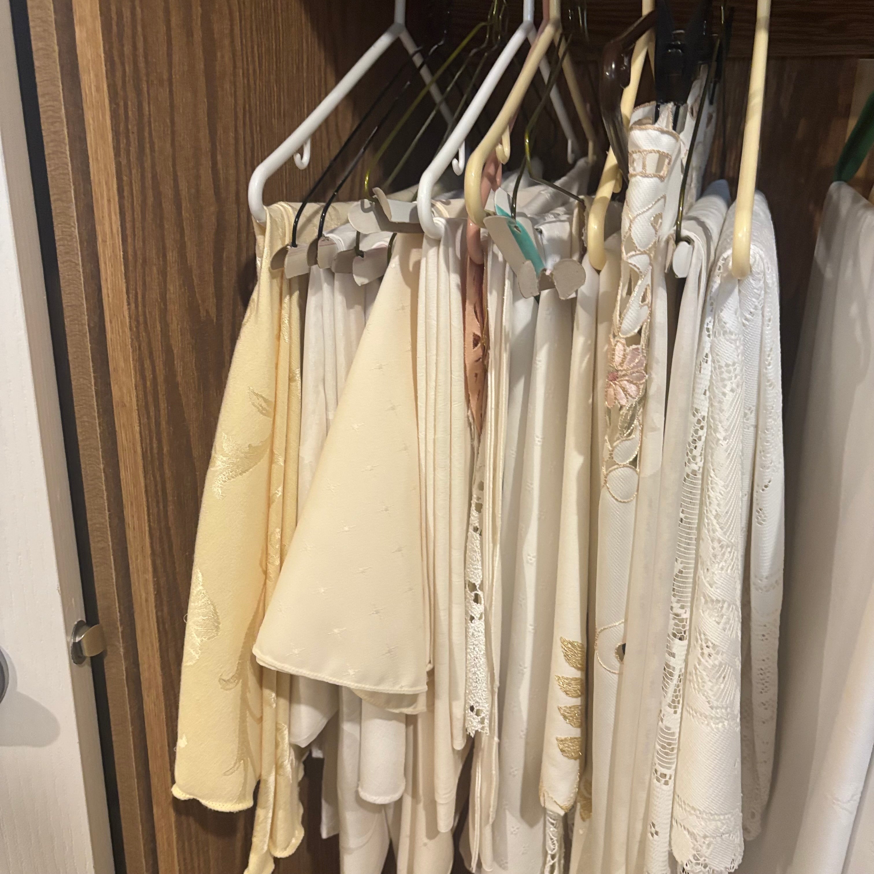 E870 Table linens grouping