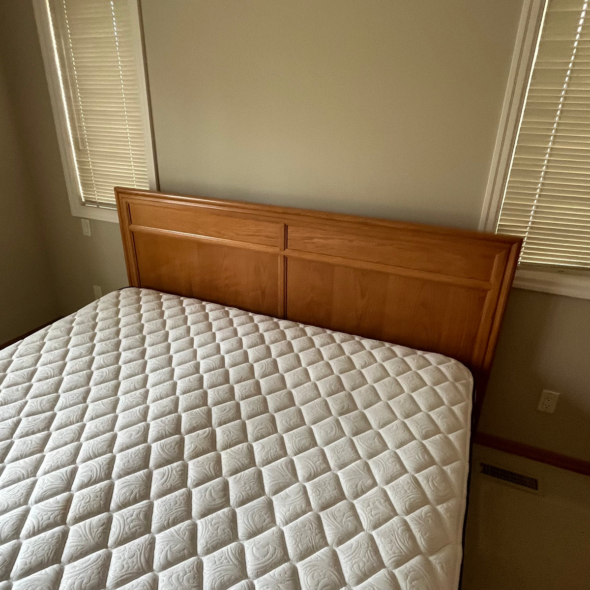 B331 King size bed ensemble (has small stain)