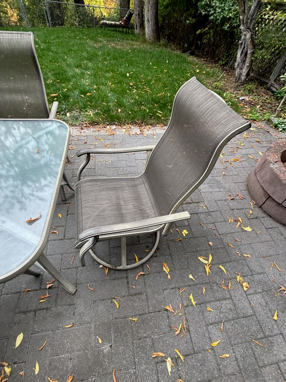 E323 Patio table with 6 chairs, red umbrella and umbrella stand