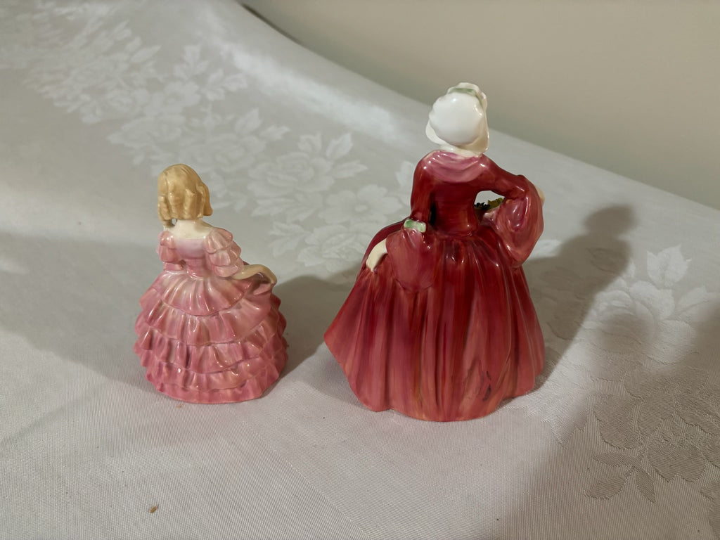 Y212 Vintage Royal Doulton porcelain figurines grouping